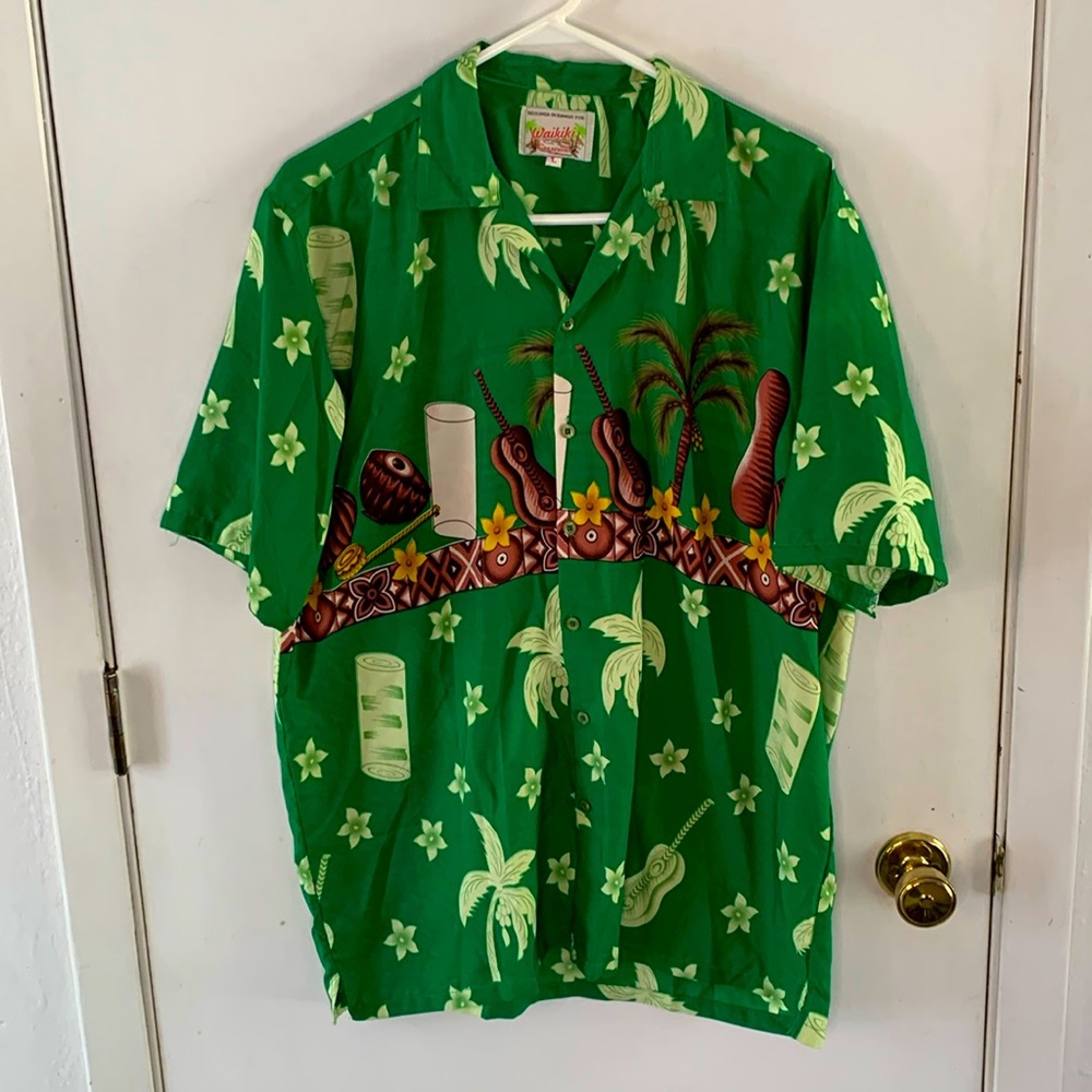 Waikiki Creations bright green short sleeve Hawaiian shirt with ukuleles Size L